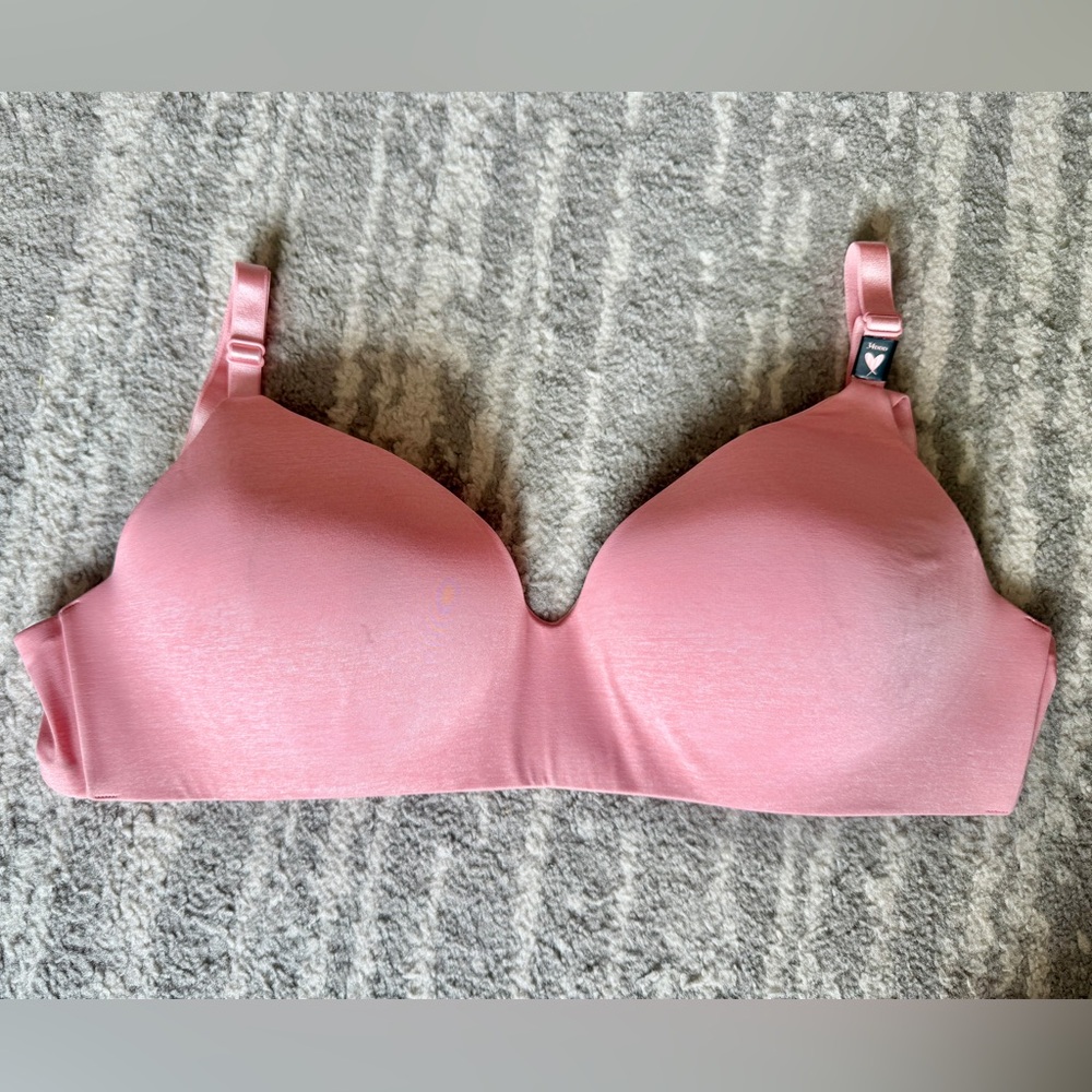 Victoria's Secret Lightly Lined pink bra